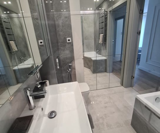 Luxury Bathroom with grey glossy tiles and mirrors for - Modern Apartment interior design in Warsaw, Poland